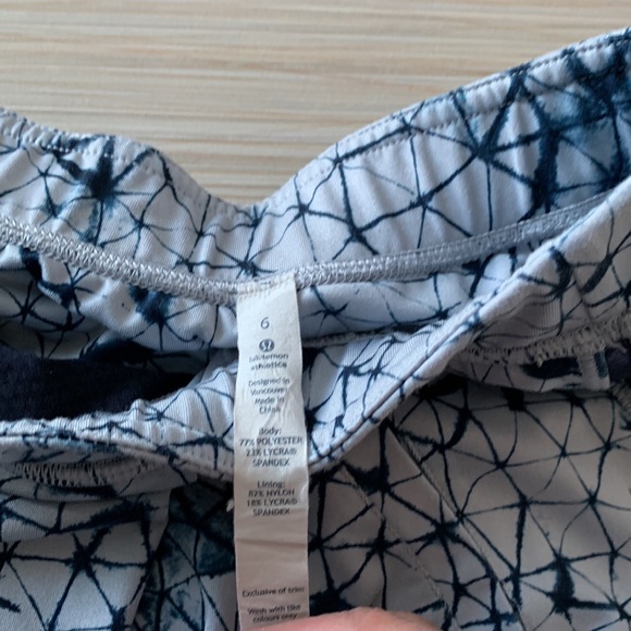 LULULEMON ATHLETICA RETREAT YOGI CROPPED PANTS, Sz 6, Grey and Blue - Picture 2 of 6